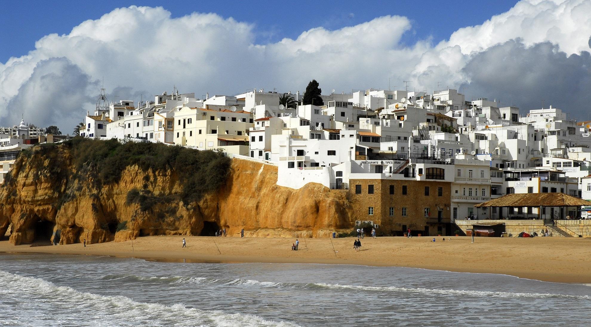 Kiedy najlepiej polecieć do Portugalii?