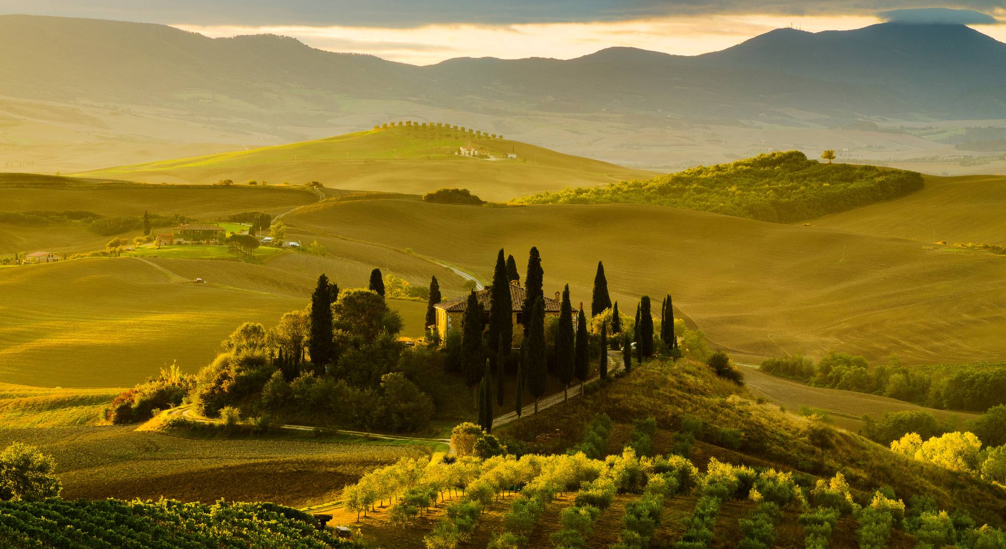 Wycieczki do Toskanii samolotem – dlaczego warto?